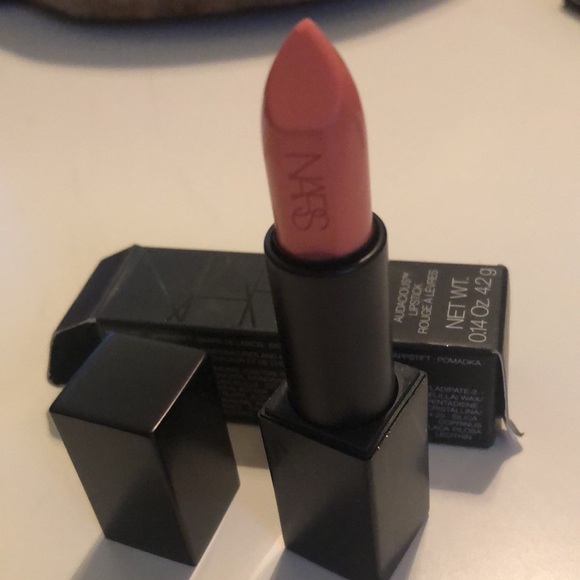 NARS Lipstick in LILI - Picture 4 of 7
